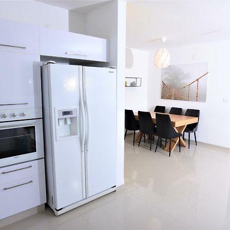 Aristone Luxury Apartment Тиберия Екстериор снимка