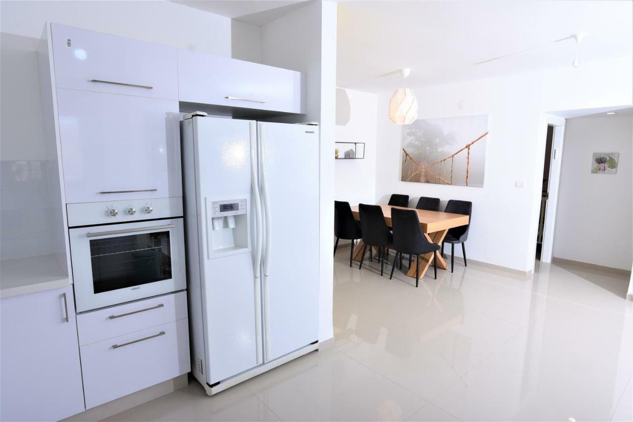 Aristone Luxury Apartment Тиберия Екстериор снимка