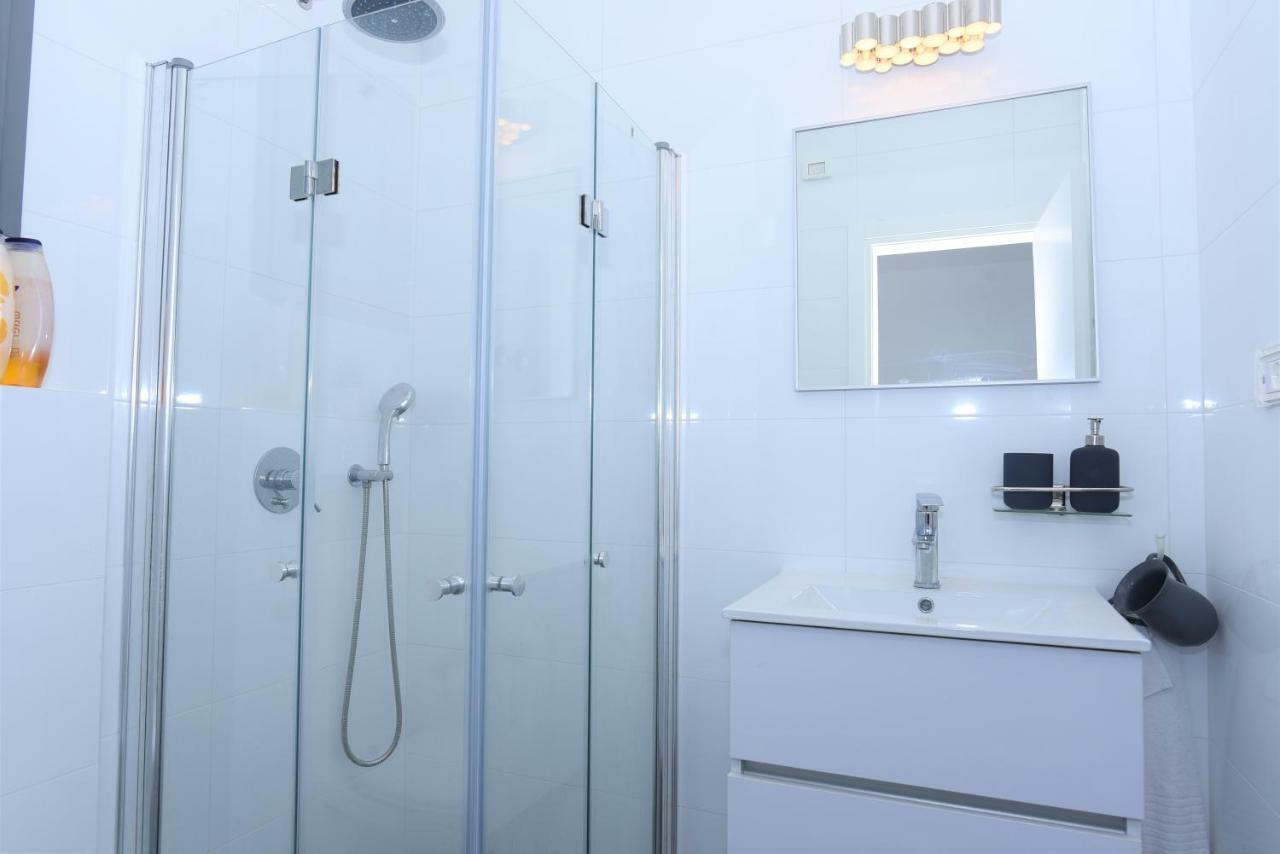 Aristone Luxury Apartment Тиберия Екстериор снимка